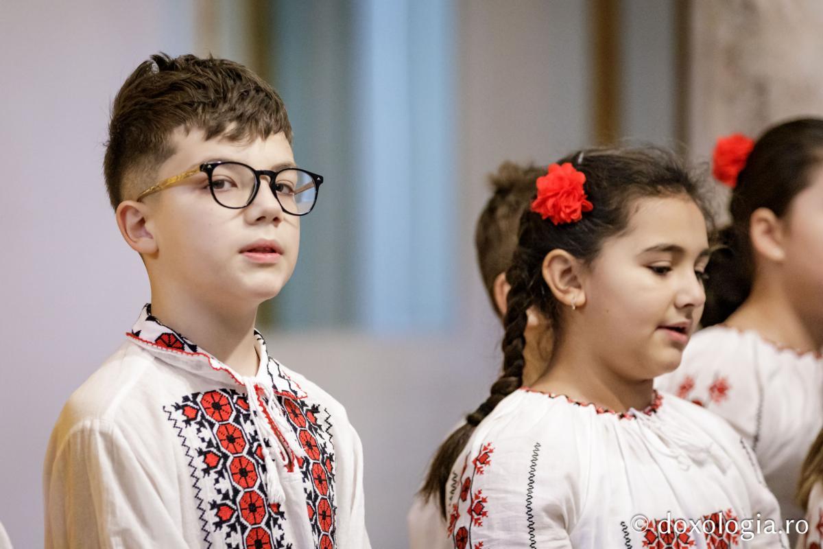 Școala Gimnazială ,,Titu Maiorescu” din Iași, Clasa a III-a D – Colindători la Reședința Mitropolitană 2024 Școala Gimnazială ,,Titu Maiorescu” din Iași, Clasa a III-a D – Colindători la Reședința Mitropolitană 2024