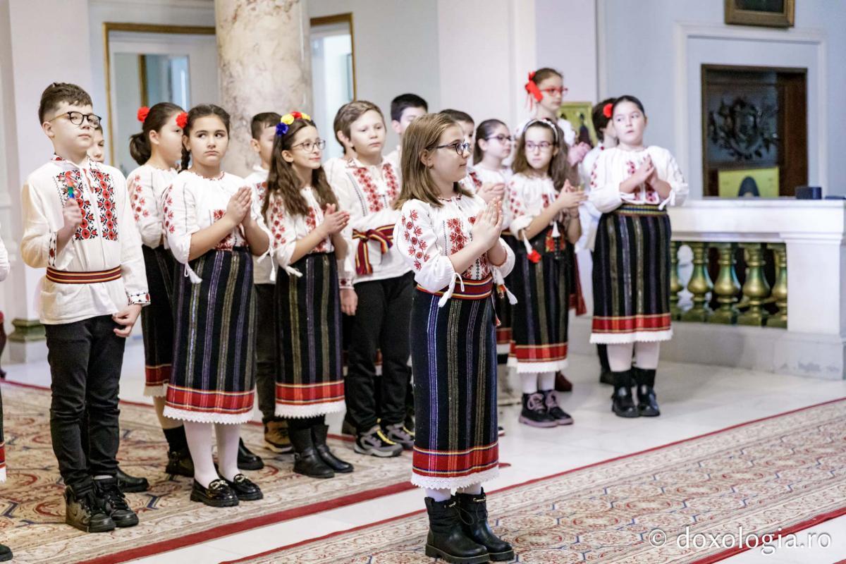 Școala Gimnazială ,,Titu Maiorescu” din Iași, Clasa a III-a D – Colindători la Reședința Mitropolitană 2024 Școala Gimnazială ,,Titu Maiorescu” din Iași, Clasa a III-a D – Colindători la Reședința Mitropolitană 2024