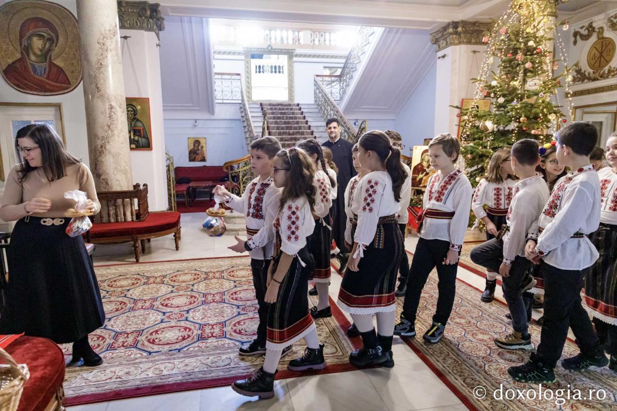 Școala Gimnazială ,,Titu Maiorescu” din Iași, Clasa a III-a D – Colindători la Reședința Mitropolitană 2024 Școala Gimnazială ,,Titu Maiorescu” din Iași, Clasa a III-a D – Colindători la Reședința Mitropolitană 2024