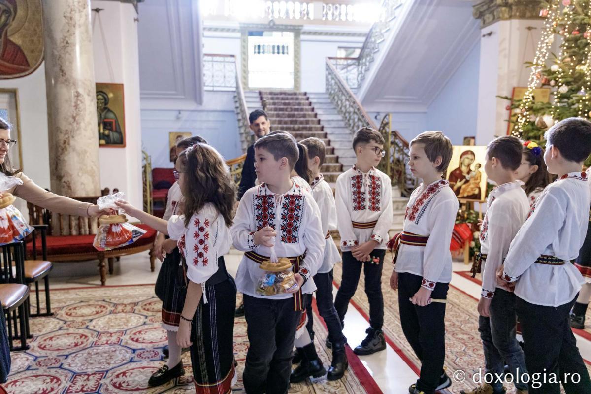 Școala Gimnazială ,,Titu Maiorescu” din Iași, Clasa a III-a D – Colindători la Reședința Mitropolitană 2024 Școala Gimnazială ,,Titu Maiorescu” din Iași, Clasa a III-a D – Colindători la Reședința Mitropolitană 2024