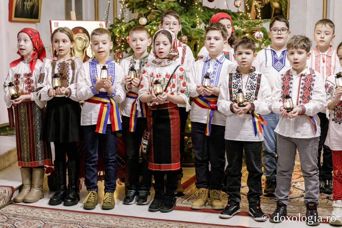Școala „Ion Simionescu” din Iași, clasa a II-a C – Colindători la Reședința Mitropolitană 2024 Școala „Ion Simionescu” din Iași, clasa a II-a C – Colindători la Reședința Mitropolitană 2024
