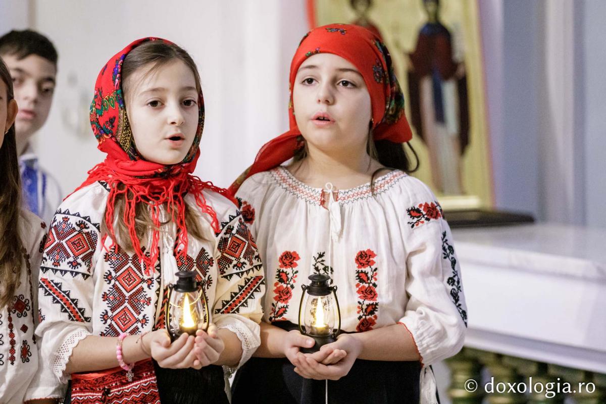 Școala „Ion Simionescu” din Iași, clasa a II-a C – Colindători la Reședința Mitropolitană 2024 Școala „Ion Simionescu” din Iași, clasa a II-a C – Colindători la Reședința Mitropolitană 2024