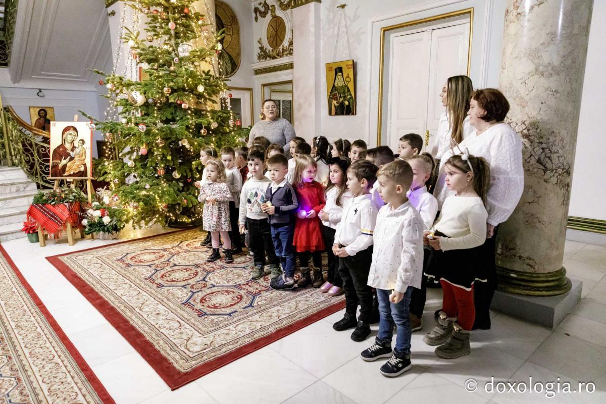 Grădinița FP1 Iași – Colindători la Reședința Mitropolitană 2024