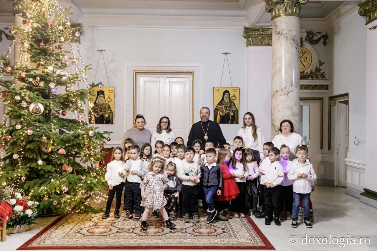 Grădinița FP1 Iași – Colindători la Reședința Mitropolitană 2024